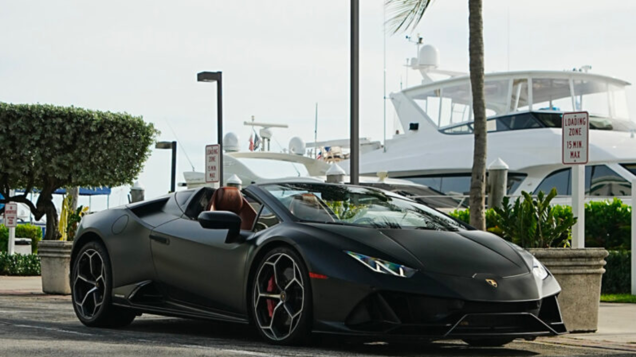 Black Lamborghini Hurucan Spider